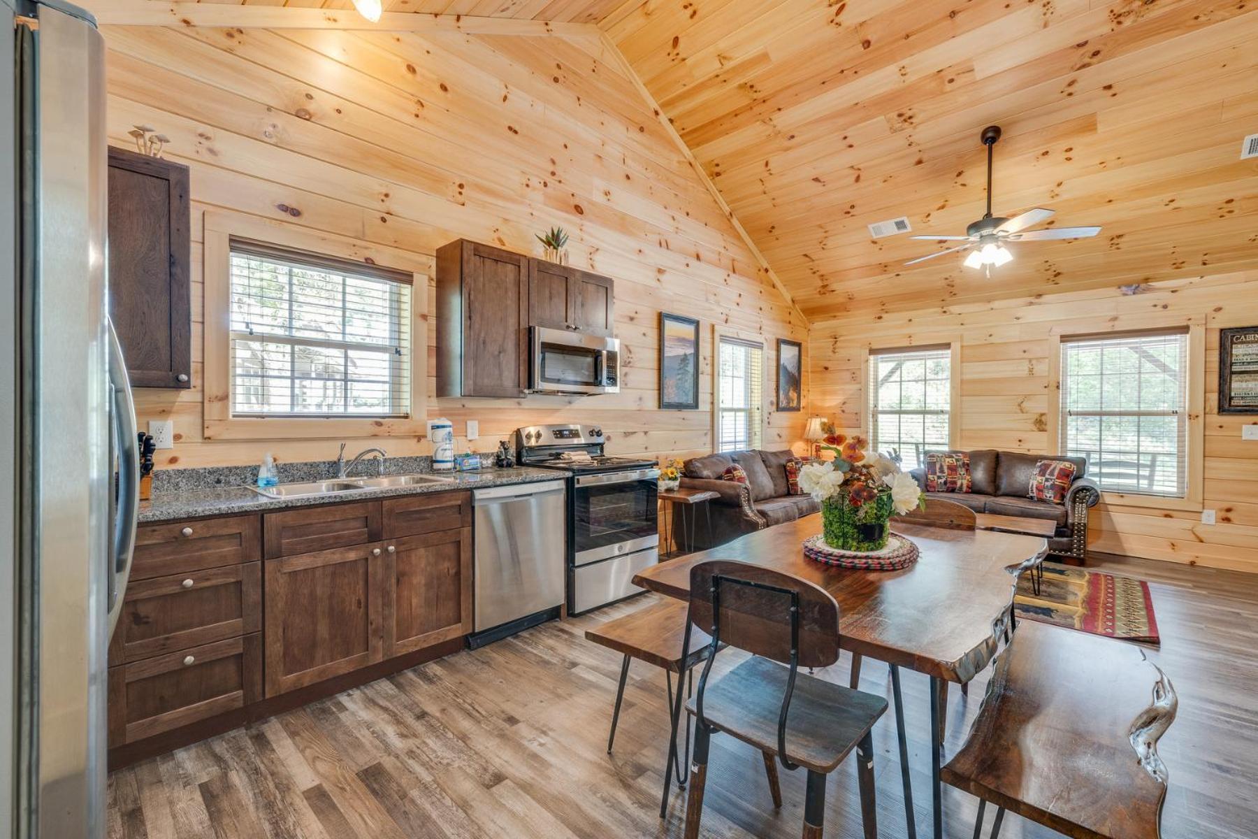 비둘기 포지 Bear Clubhouse Hot Tub, 1Mile From The Parkway, 900 In Free Tickets! 빌라 외부 사진